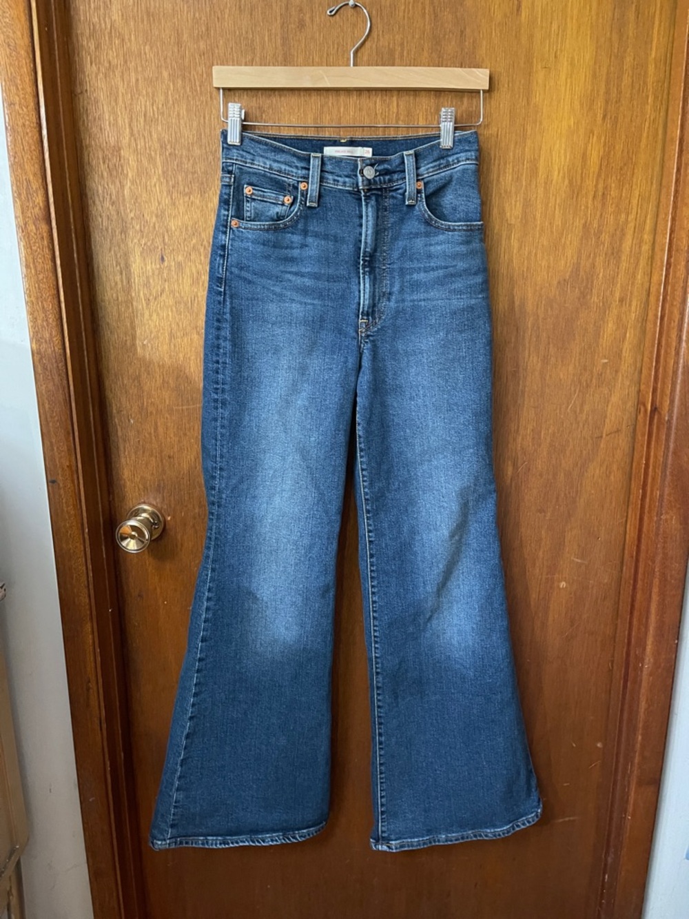 Levi’s Ribcage Bell jeans 26